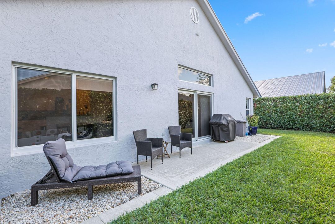 合同活跃: $719,000 (3 贝兹, 2 浴室, 1659 平方英尺)