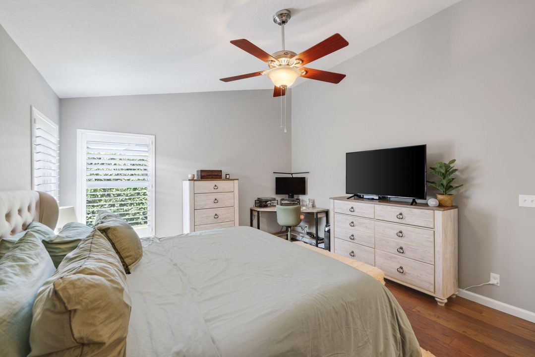 合同活跃: $719,000 (3 贝兹, 2 浴室, 1659 平方英尺)