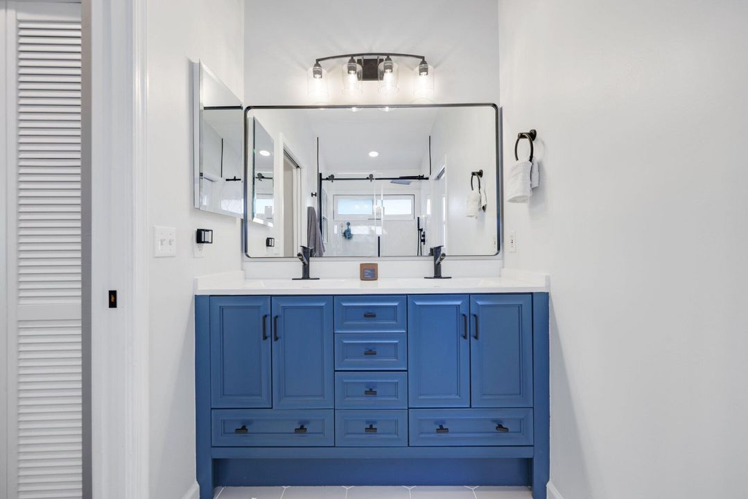 合同活跃: $719,000 (3 贝兹, 2 浴室, 1659 平方英尺)