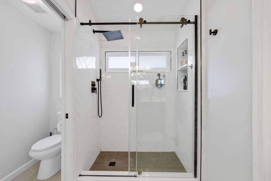 合同活跃: $719,000 (3 贝兹, 2 浴室, 1659 平方英尺)