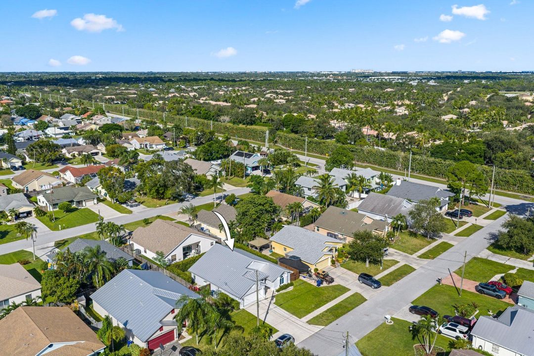 合同活跃: $719,000 (3 贝兹, 2 浴室, 1659 平方英尺)