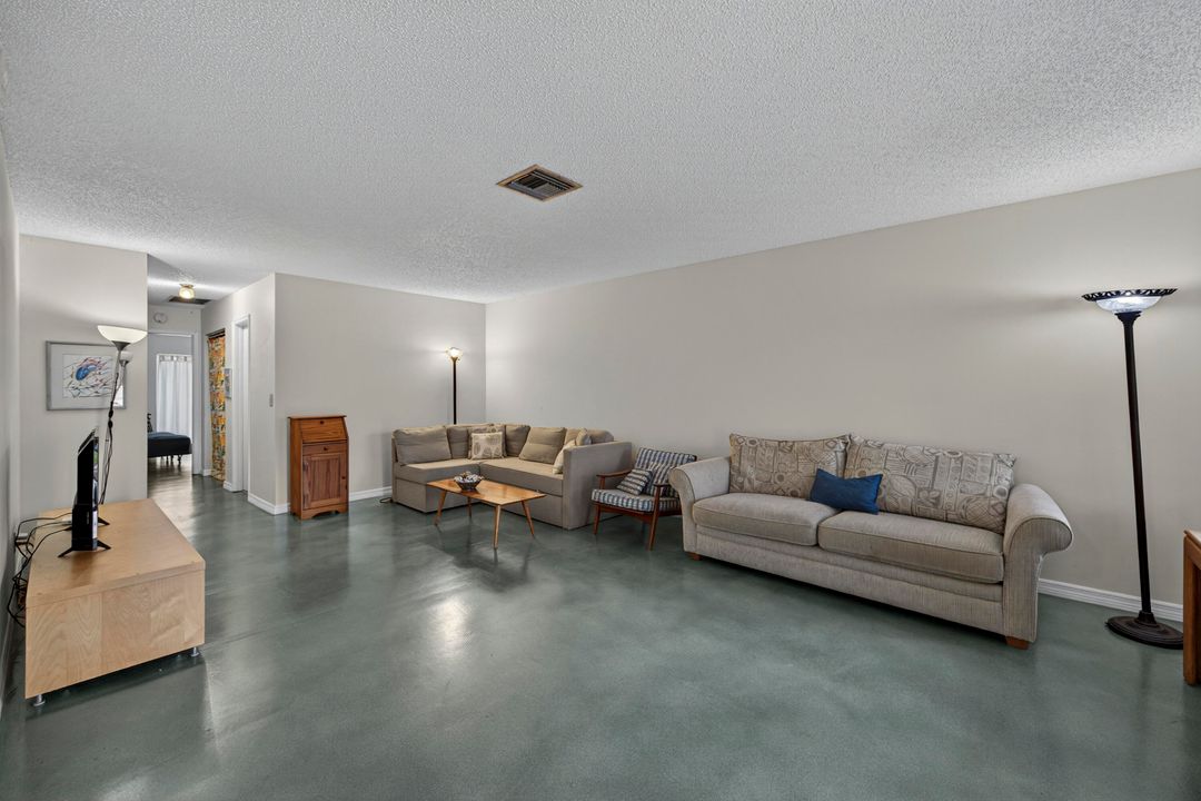 待售: $210,000 (2 贝兹, 2 浴室, 1200 平方英尺)