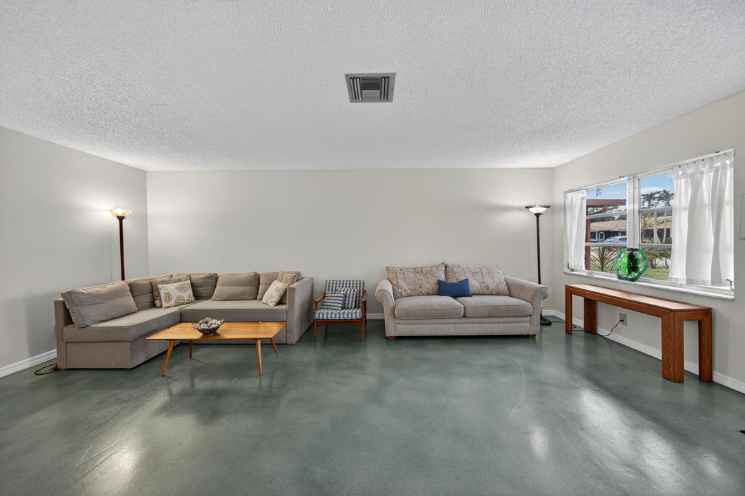 待售: $210,000 (2 贝兹, 2 浴室, 1200 平方英尺)