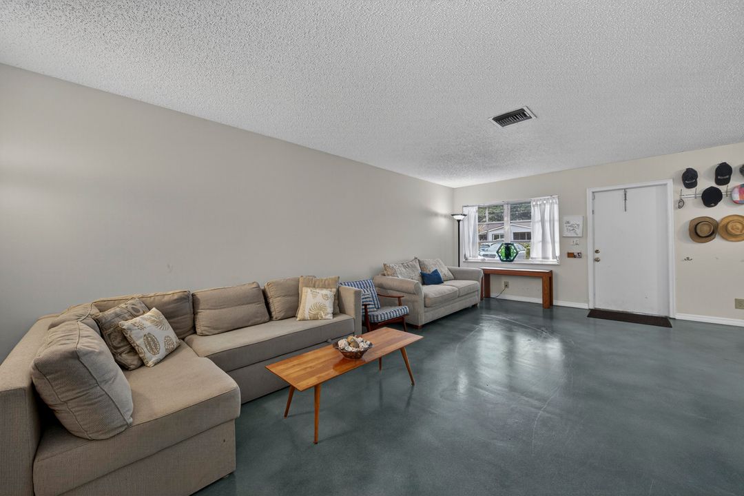 待售: $210,000 (2 贝兹, 2 浴室, 1200 平方英尺)