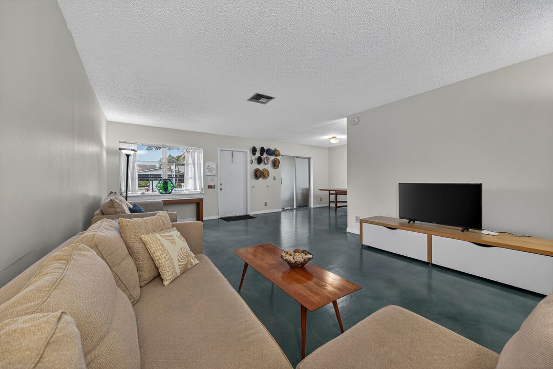 待售: $210,000 (2 贝兹, 2 浴室, 1200 平方英尺)