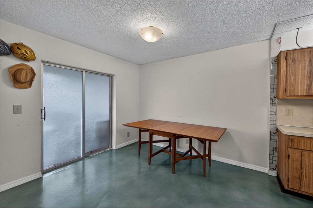 待售: $210,000 (2 贝兹, 2 浴室, 1200 平方英尺)