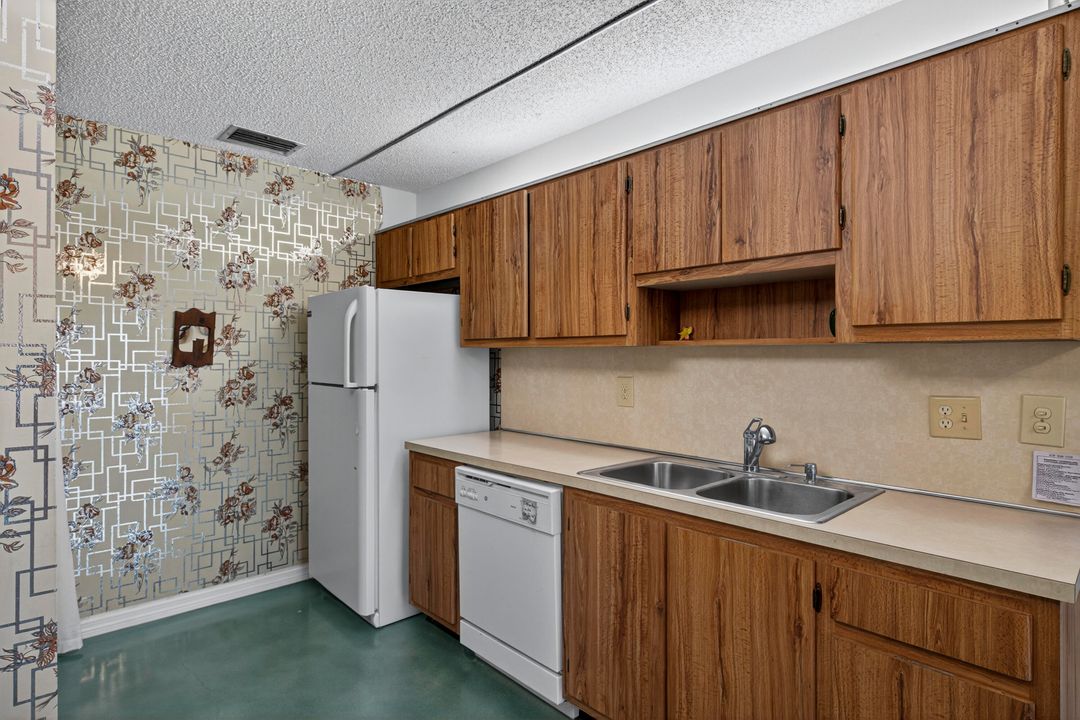 待售: $210,000 (2 贝兹, 2 浴室, 1200 平方英尺)