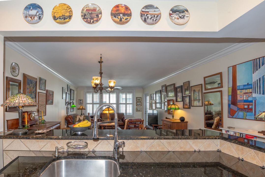 For Sale: $199,000 (2 beds, 2 baths, 1010 Square Feet)