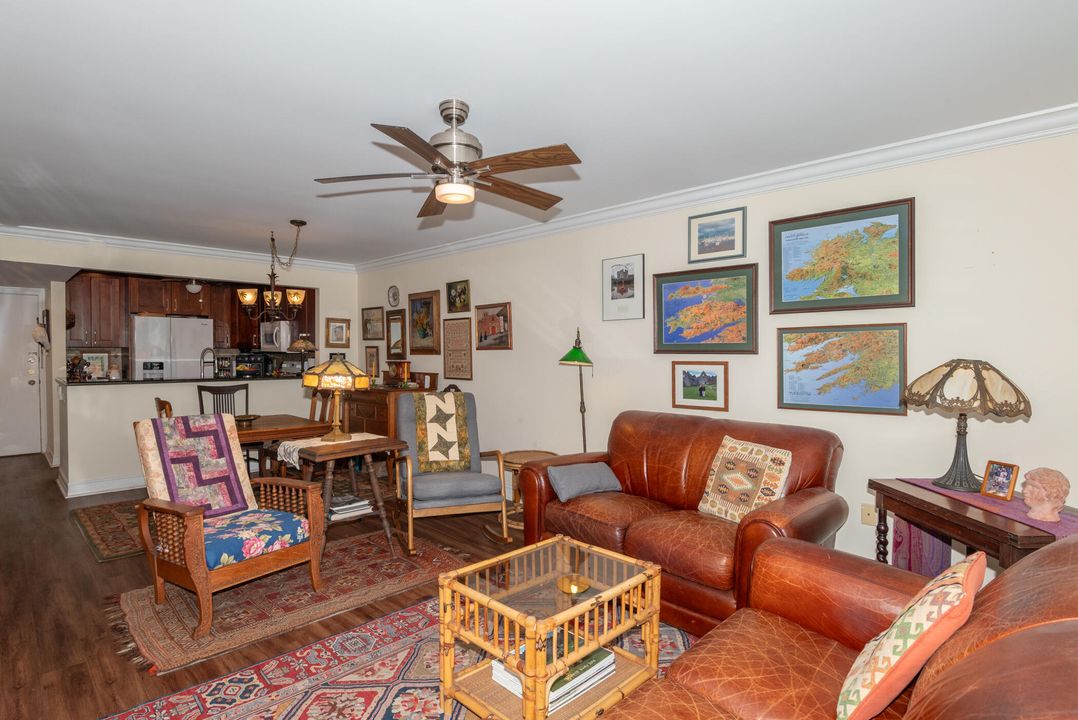 For Sale: $199,000 (2 beds, 2 baths, 1010 Square Feet)