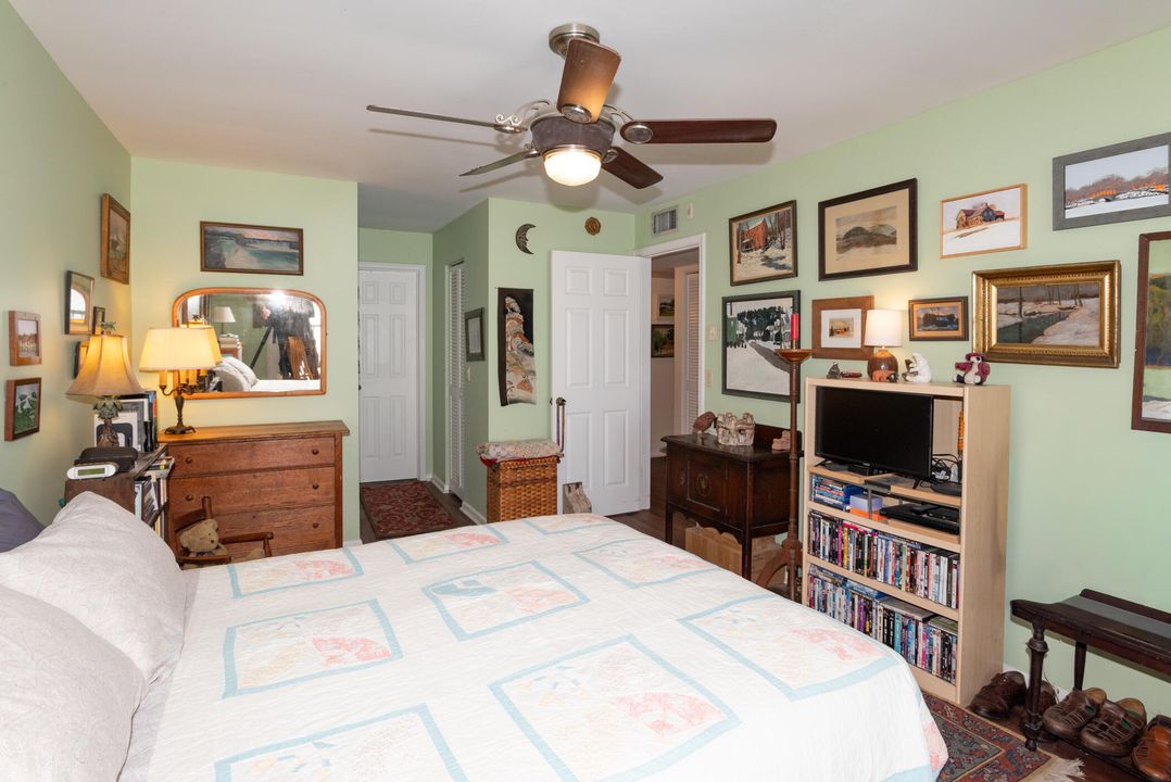 For Sale: $199,000 (2 beds, 2 baths, 1010 Square Feet)