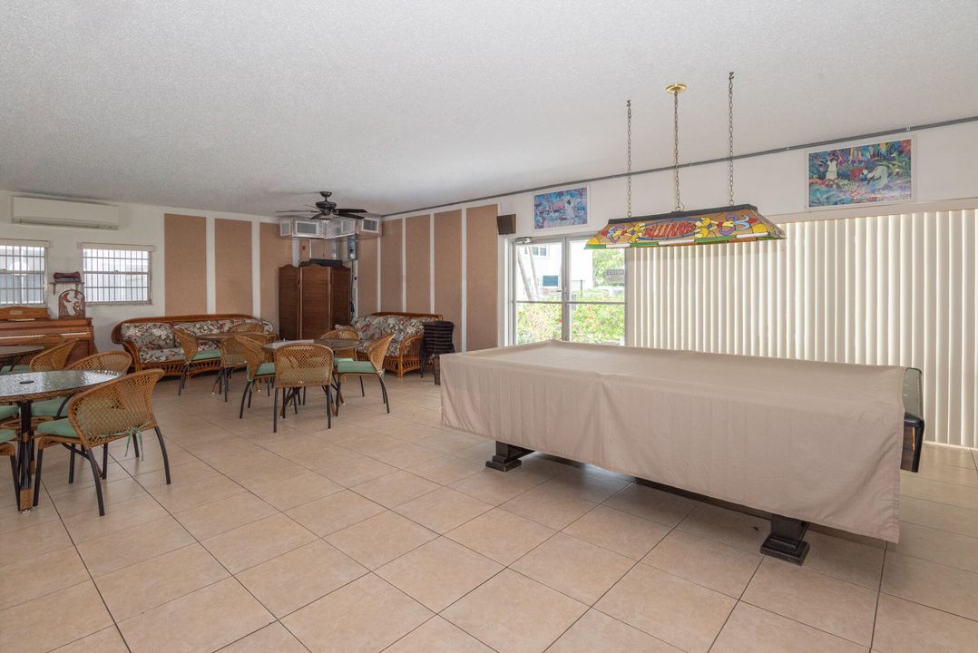For Sale: $199,000 (2 beds, 2 baths, 1010 Square Feet)