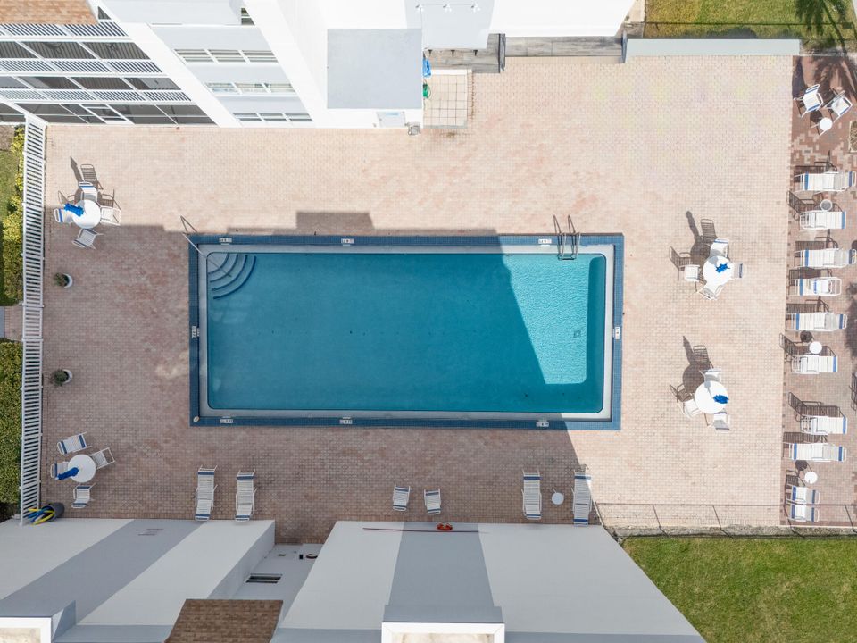 For Sale: $199,000 (2 beds, 2 baths, 1010 Square Feet)