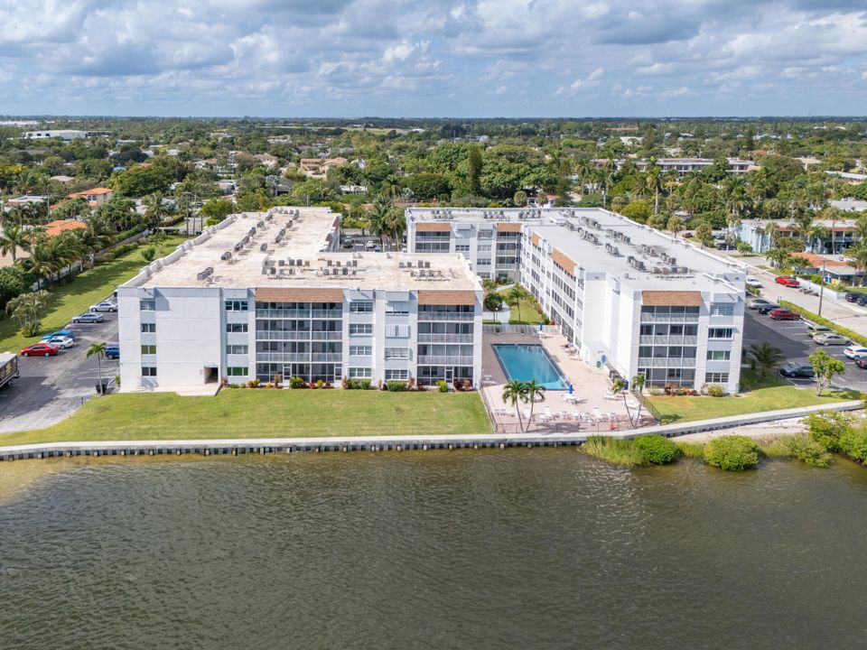 For Sale: $199,000 (2 beds, 2 baths, 1010 Square Feet)