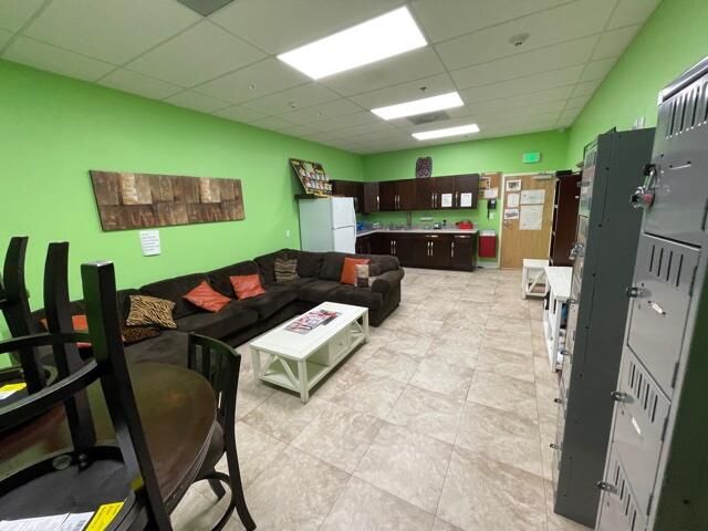 待售: $7,600,000 (0 贝兹, 0 浴室, 19560 平方英尺)