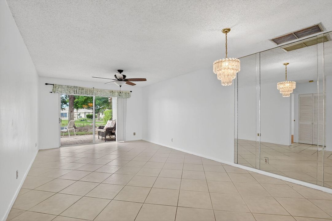 For Sale: $239,000 (2 beds, 1 baths, 908 Square Feet)