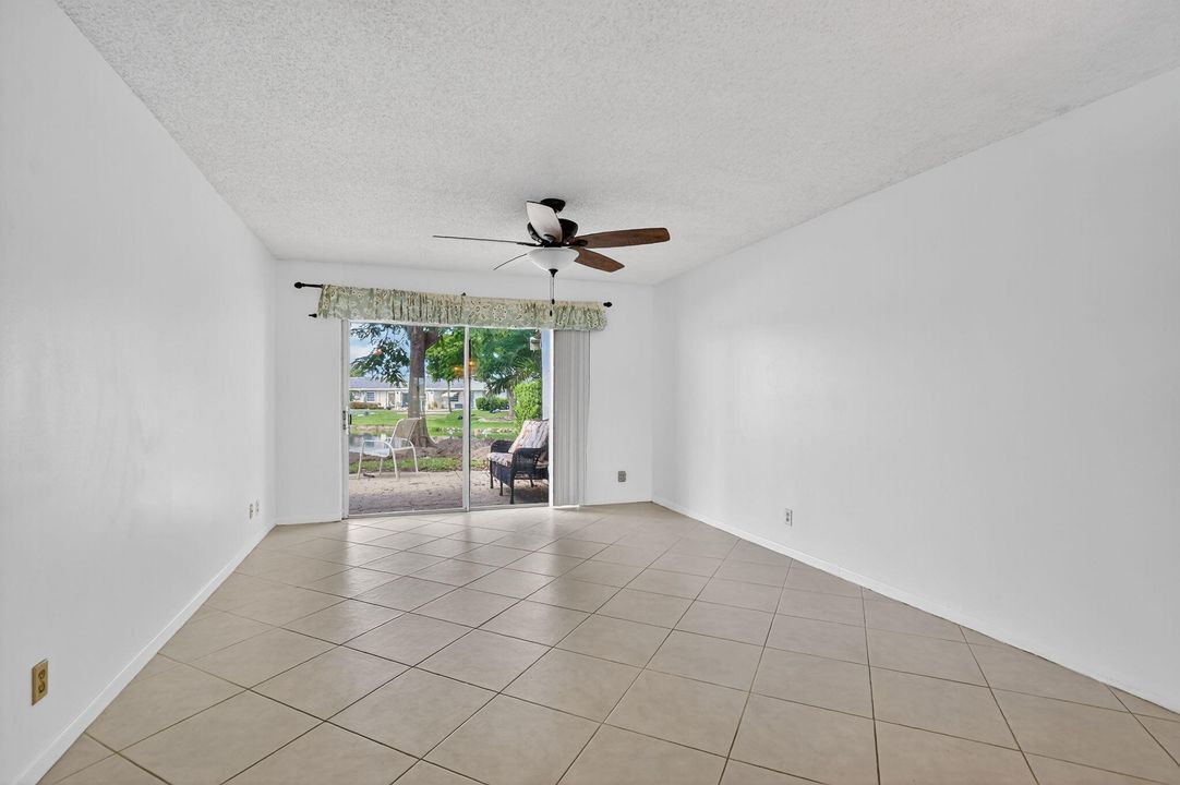 For Sale: $239,000 (2 beds, 1 baths, 908 Square Feet)