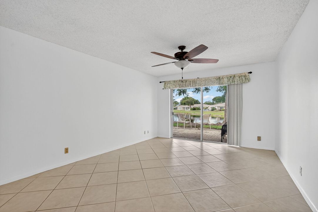 For Sale: $239,000 (2 beds, 1 baths, 908 Square Feet)