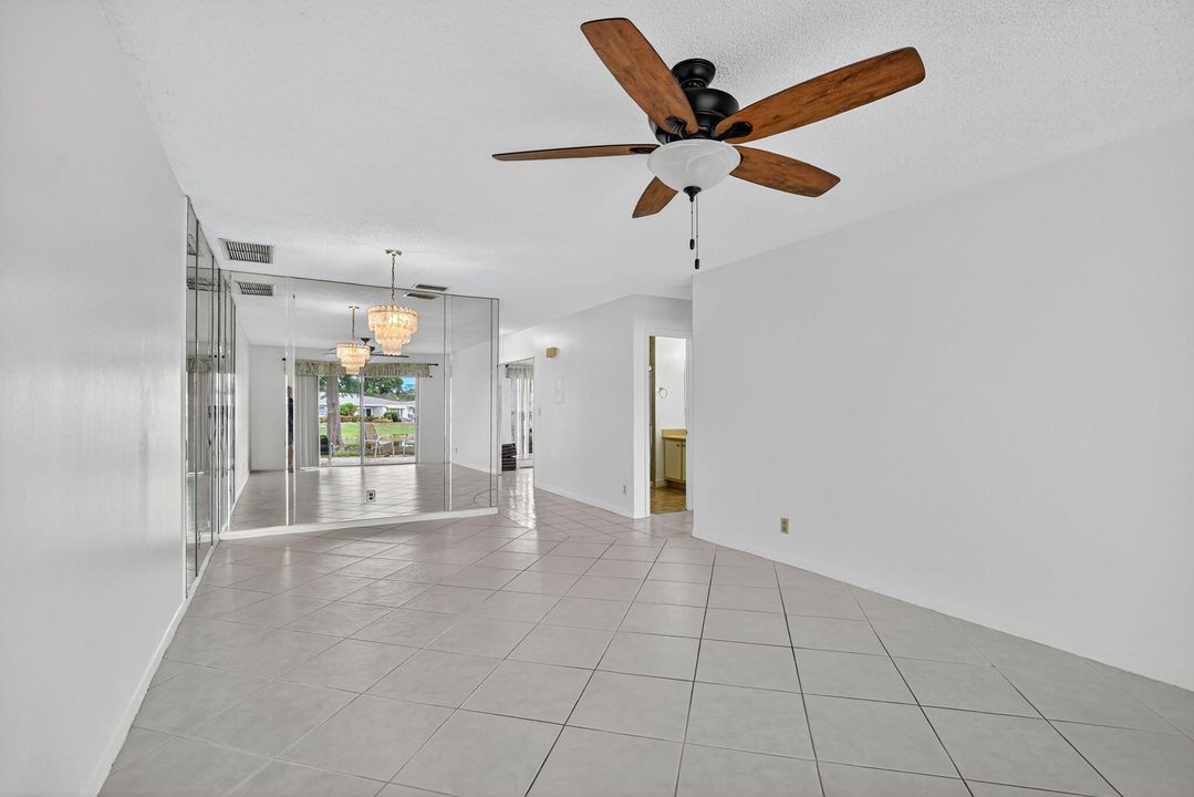 For Sale: $239,000 (2 beds, 1 baths, 908 Square Feet)