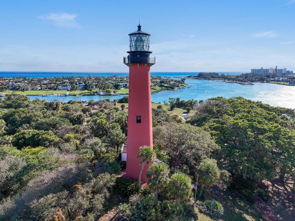 For Sale: $625,000 (3 beds, 2 baths, 1467 Square Feet)