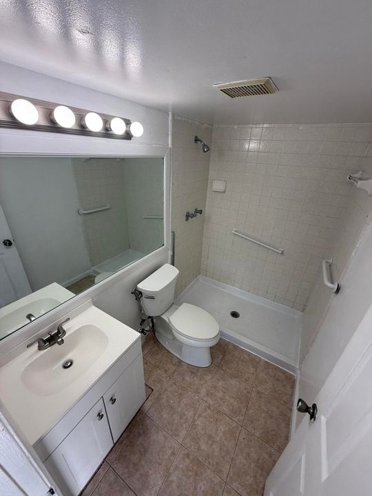 Active With Contract: $1,850 (2 beds, 2 baths, 1104 Square Feet)