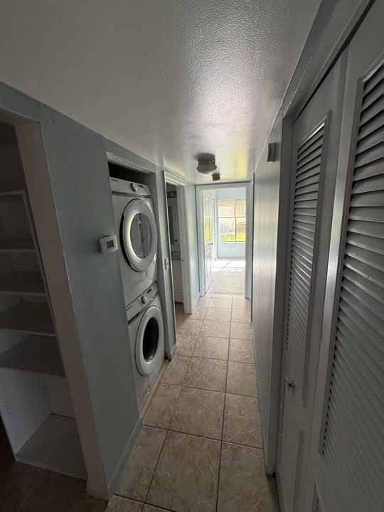 Active With Contract: $1,850 (2 beds, 2 baths, 1104 Square Feet)