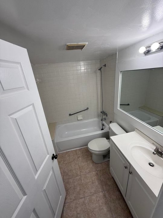 Active With Contract: $1,850 (2 beds, 2 baths, 1104 Square Feet)