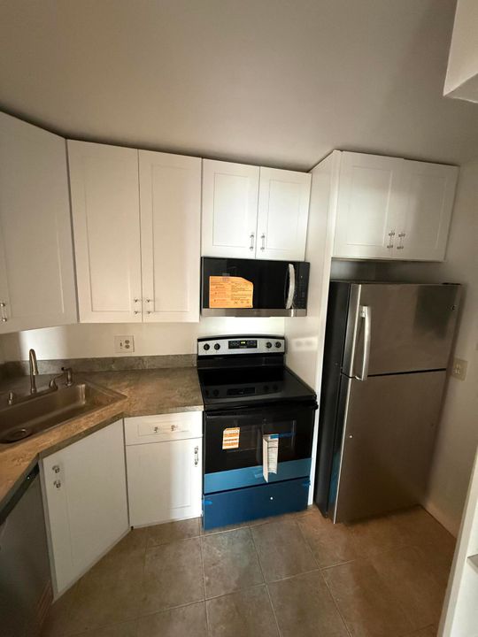 Active With Contract: $1,850 (2 beds, 2 baths, 1104 Square Feet)