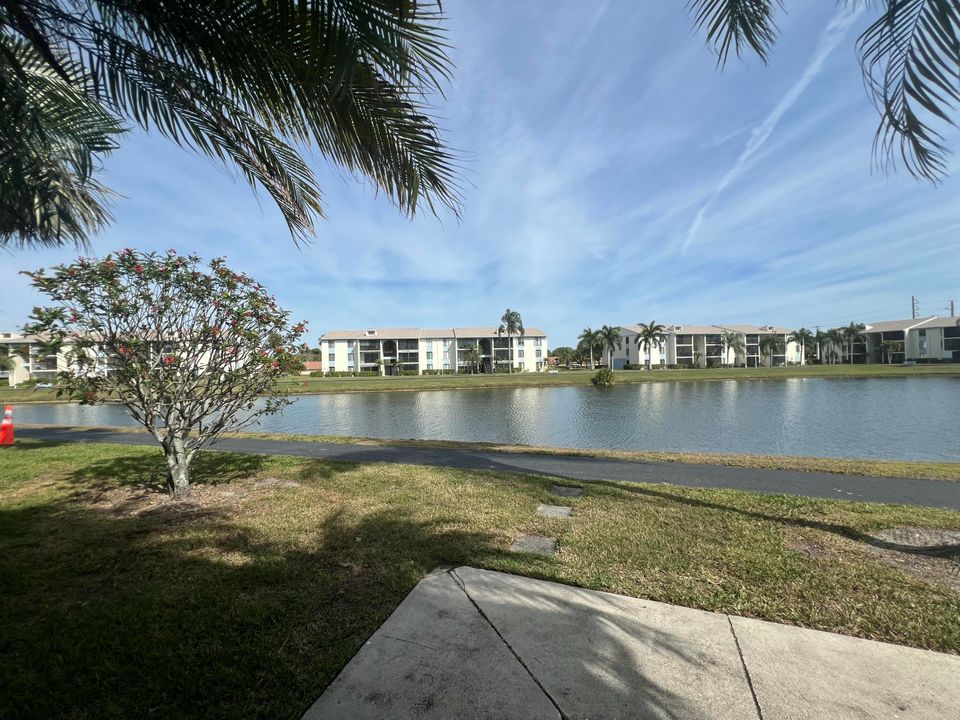 Active With Contract: $1,850 (2 beds, 2 baths, 1104 Square Feet)