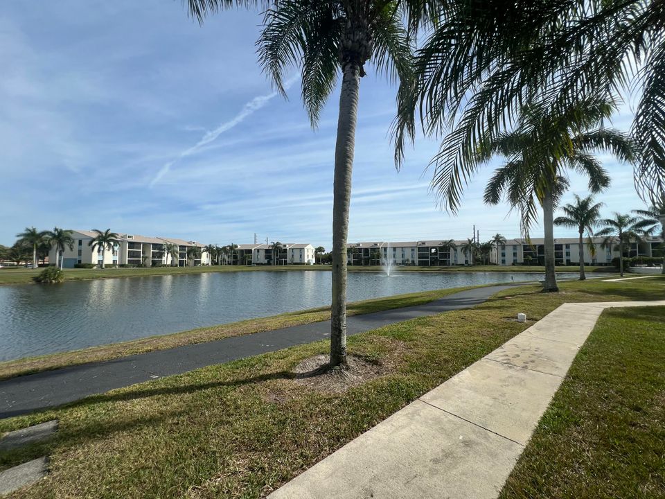 Active With Contract: $1,850 (2 beds, 2 baths, 1104 Square Feet)