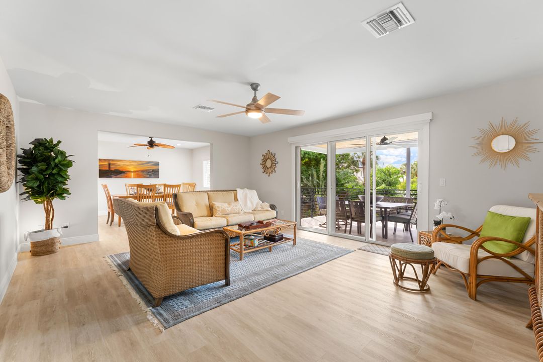 Activo con contrato: $1,195,000 (5 camas, 3 baños, 2743 Pies cuadrados)