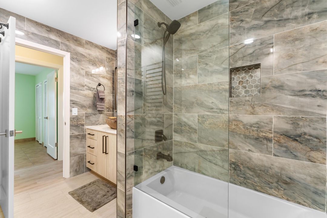 Activo con contrato: $1,195,000 (5 camas, 3 baños, 2743 Pies cuadrados)