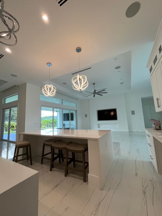 For Rent: $1,200 (4 beds, 4 baths, 3915 Square Feet)