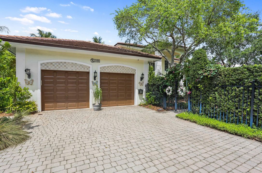 For Sale: $3,265,000 (5 beds, 5 baths, 4182 Square Feet)