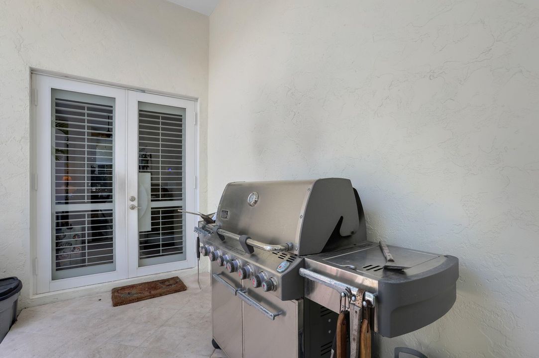 For Sale: $3,265,000 (5 beds, 5 baths, 4182 Square Feet)