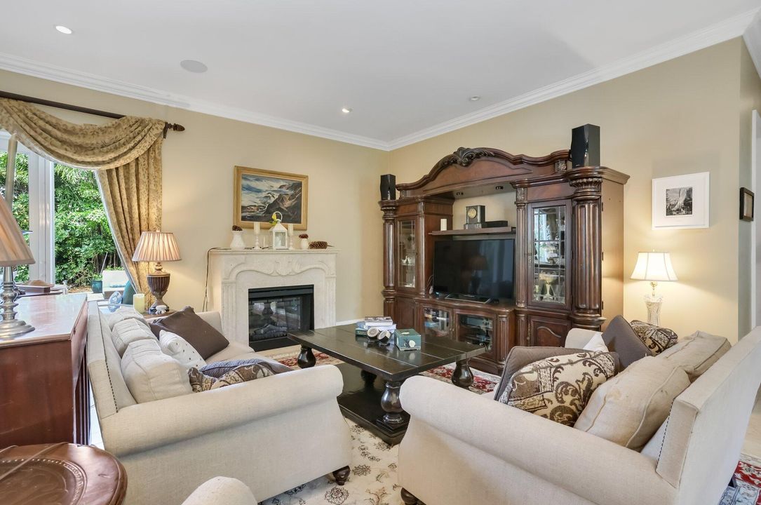 For Sale: $3,265,000 (5 beds, 5 baths, 4182 Square Feet)