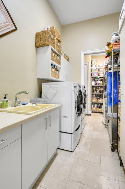 For Sale: $3,265,000 (5 beds, 5 baths, 4182 Square Feet)