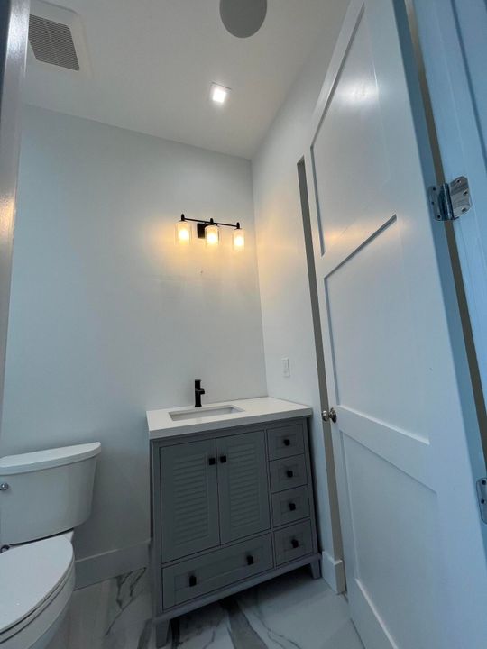 For Rent: $1,200 (4 beds, 4 baths, 3915 Square Feet)