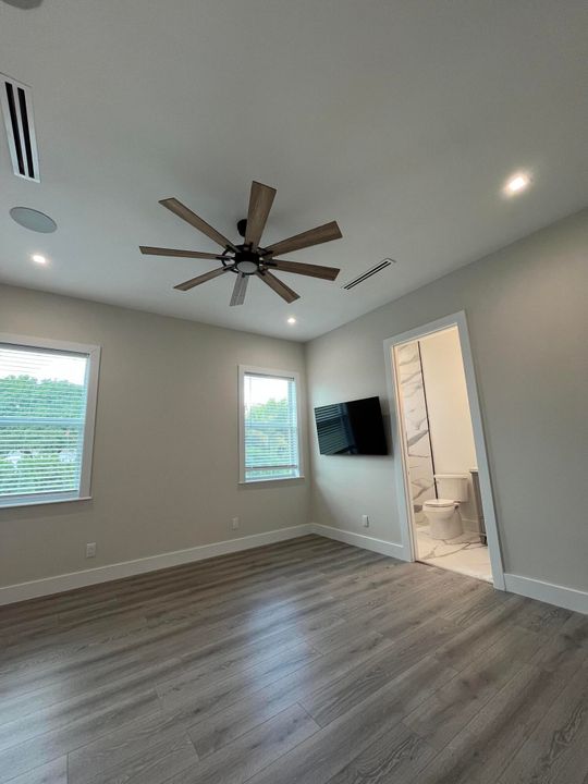 For Rent: $1,200 (4 beds, 4 baths, 3915 Square Feet)