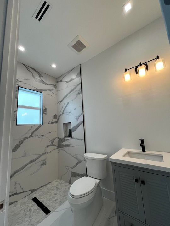 For Rent: $1,200 (4 beds, 4 baths, 3915 Square Feet)