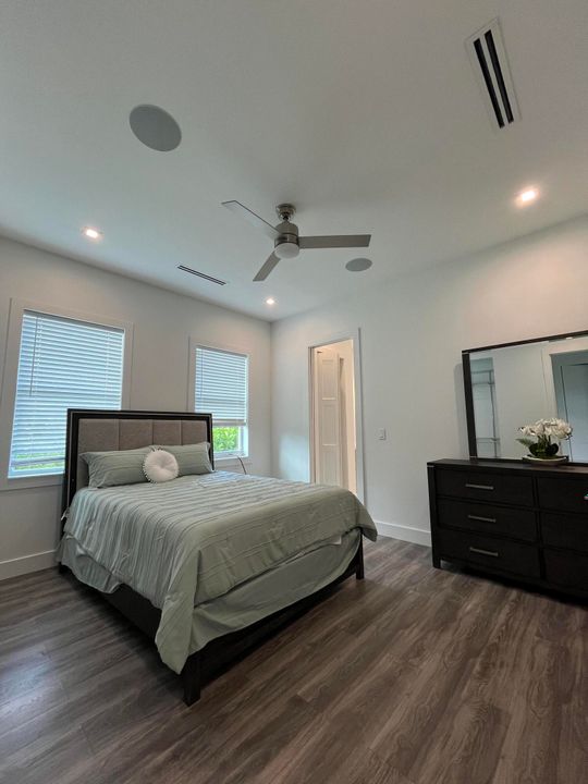 For Rent: $1,200 (4 beds, 4 baths, 3915 Square Feet)