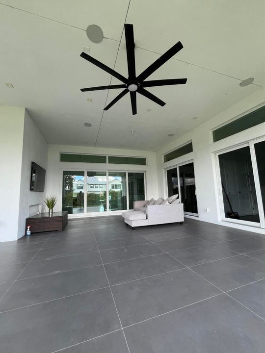 For Rent: $1,200 (4 beds, 4 baths, 3915 Square Feet)