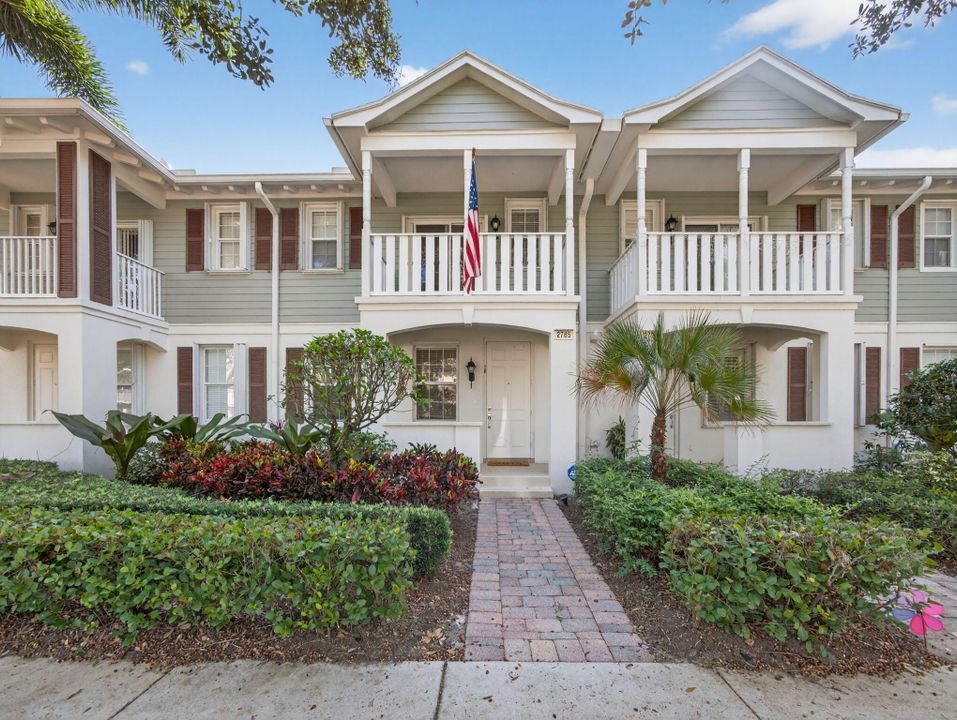 Под контрактом: $3,900 (3 спален, 2 ванн, 1890 Квадратных фут)