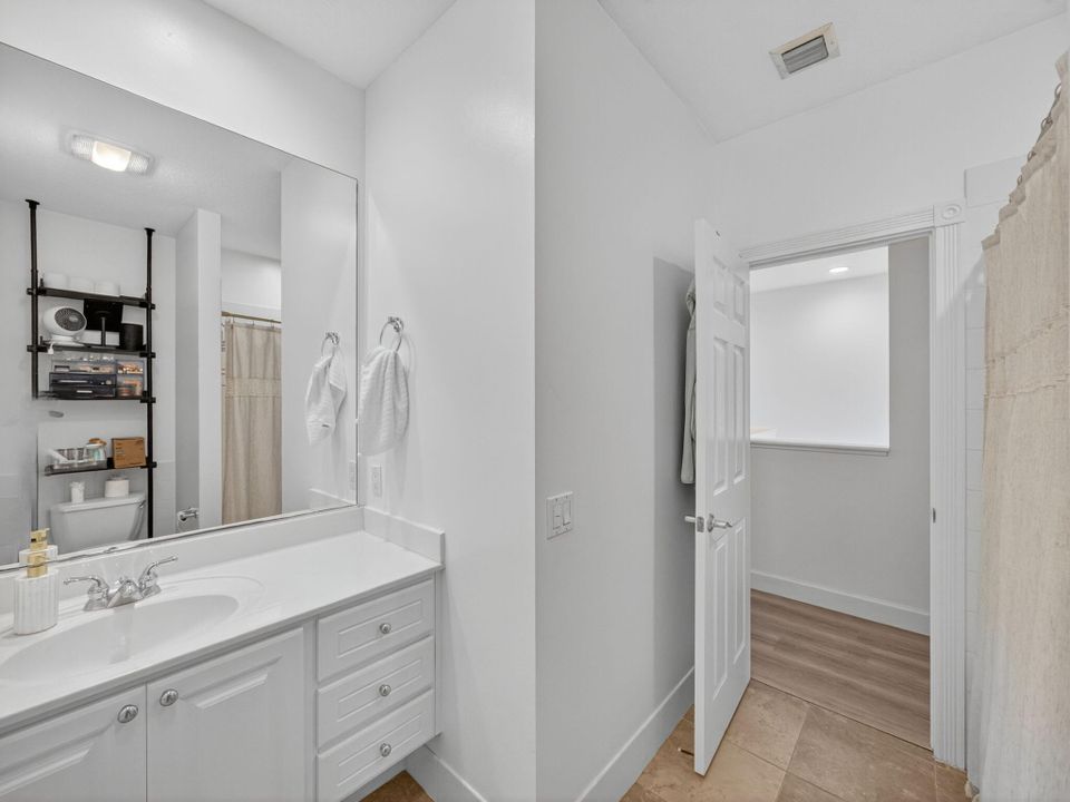 Под контрактом: $3,900 (3 спален, 2 ванн, 1890 Квадратных фут)