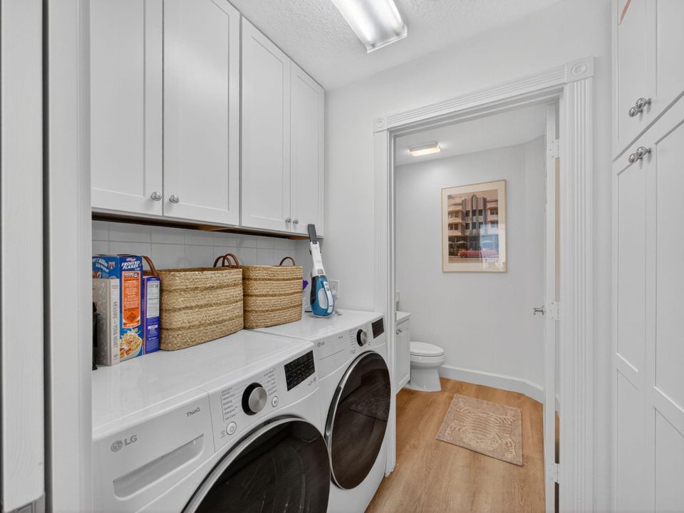 Под контрактом: $3,900 (3 спален, 2 ванн, 1890 Квадратных фут)