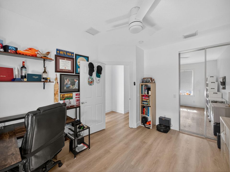 Под контрактом: $3,900 (3 спален, 2 ванн, 1890 Квадратных фут)