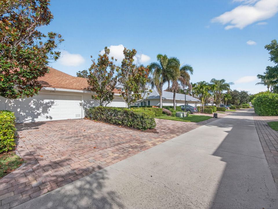 Под контрактом: $3,900 (3 спален, 2 ванн, 1890 Квадратных фут)