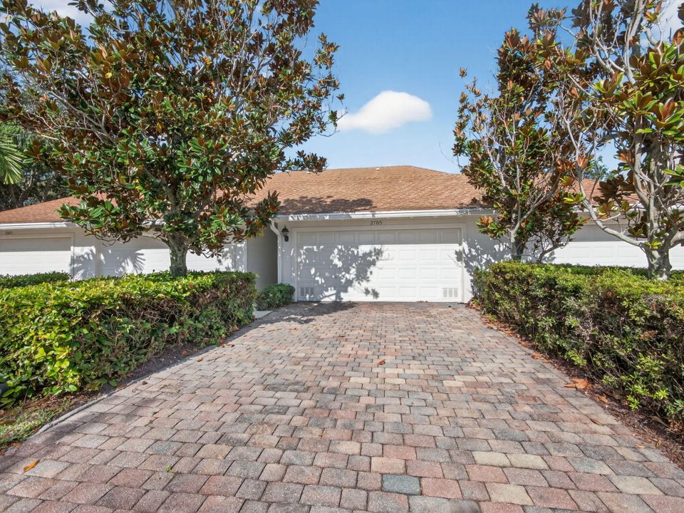 Под контрактом: $3,900 (3 спален, 2 ванн, 1890 Квадратных фут)