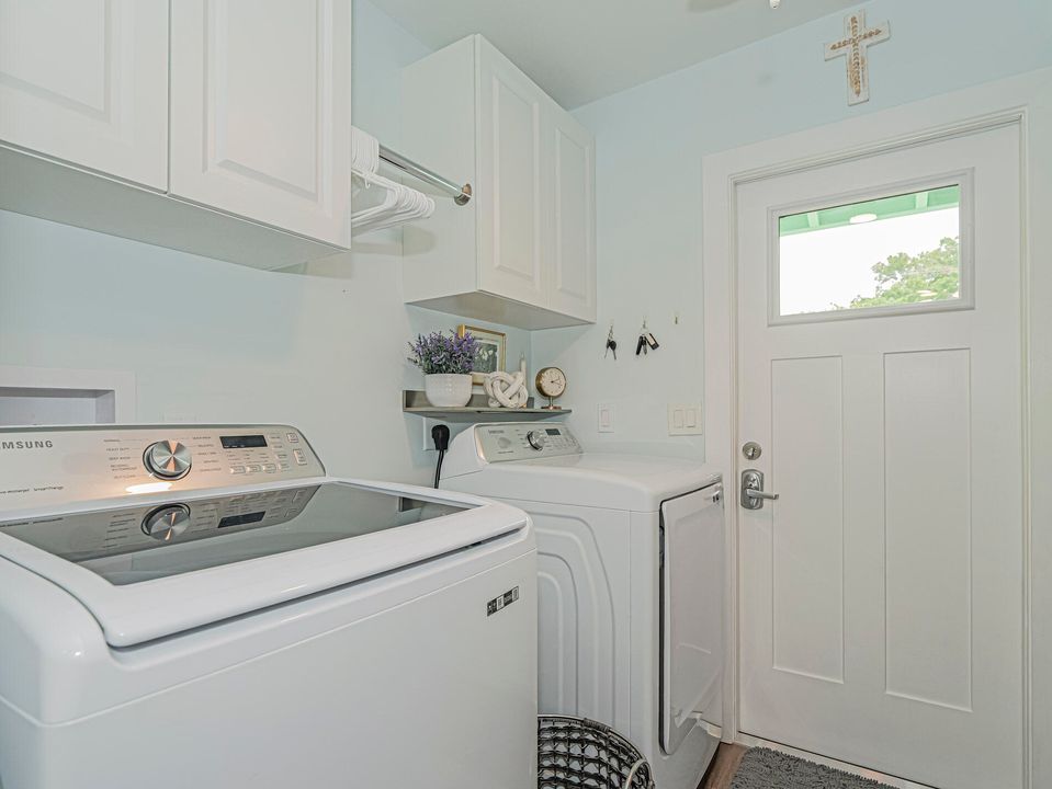 For Sale: $847,000 (4 beds, 3 baths, 2276 Square Feet)