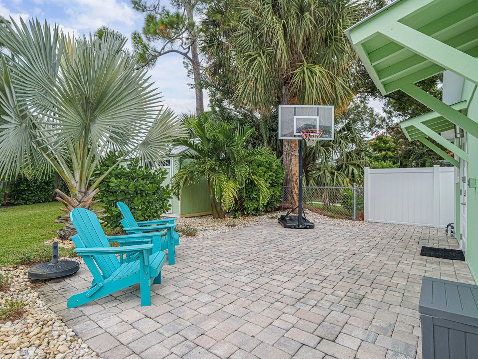 For Sale: $847,000 (4 beds, 3 baths, 2276 Square Feet)