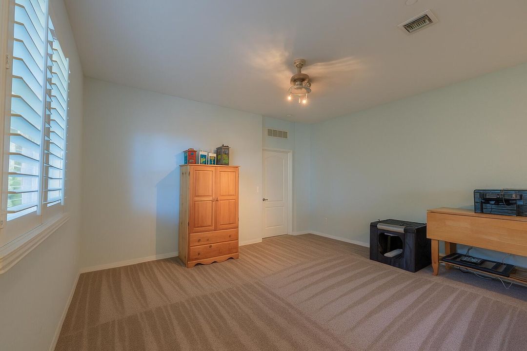 待售: $400,000 (3 贝兹, 2 浴室, 2164 平方英尺)